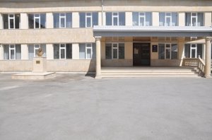Zəng vurdu, Mərdəkanda məktəbin damında bomba var dedi..