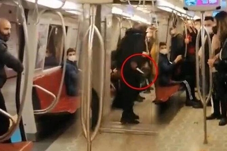 Metroda DƏHŞƏT: Qəssab bıçağı ilə… VİDEO