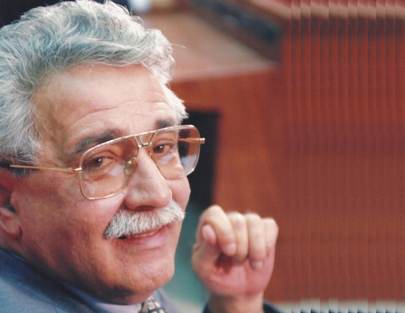Unudulan deputatlar: Elçibəyə rəqib olan, kabinetini AXC-yə verən, Heydər Əliyevin təriflədiyi Xalq YAZIÇISI