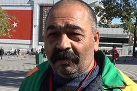 Küçəni süpürərkən çanta tapdı: Zibilliyə atmaq istədi... - Açıb içinə baxanda İNANMADI - VİDEO