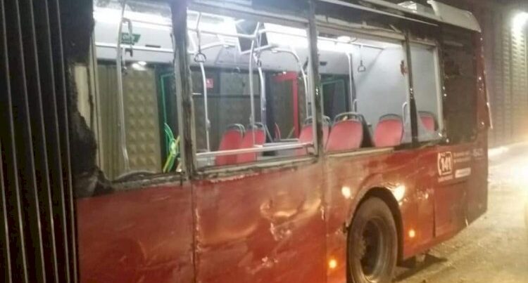 Bakıda yük avtomobili dörd maşın və sərnişin avtobusuna çırpıldı - FOTO