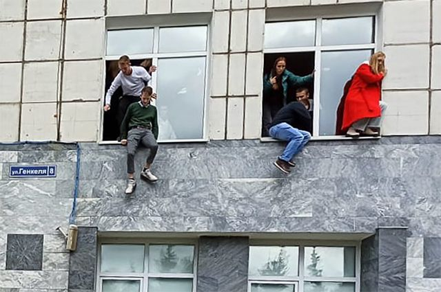 Rusiya universitetində terror – tələbələr pəncərələrdən atılıblar