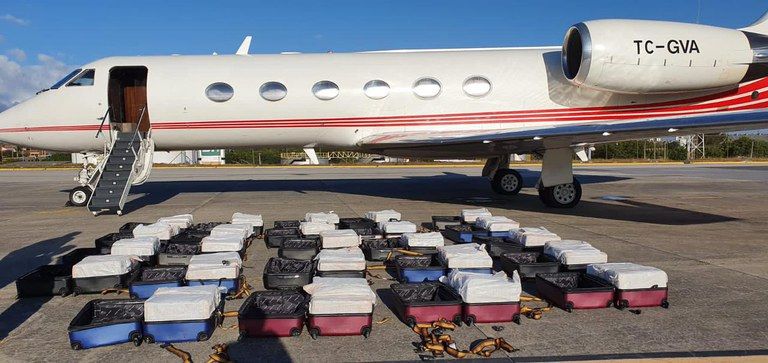 Braziliya polisi bir ispan tərəfindən kirayəyə götürülən Türkiyəyə məxsus təyyarədə 1 ton kokain ələ keçirdi