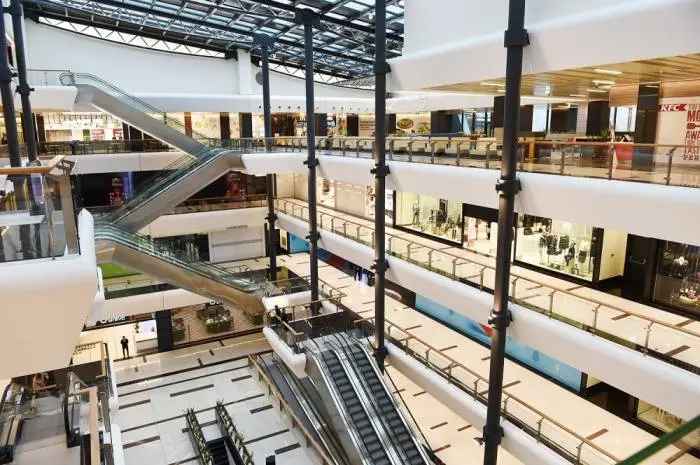 "Gənclik Mall"dan insanlar buna görə təxliyə edilib - RƏSMİ