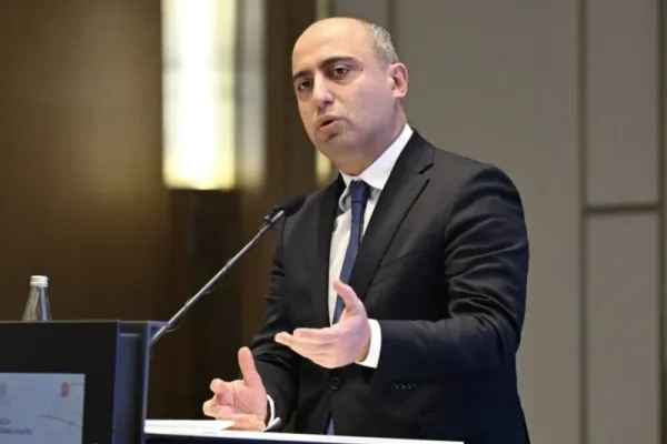 Emin Əmrullayev Təhsil Nazirliyinin bu idarəsinə 17 Milyonluq Mebel alır / Qalib bu şirkət oldu