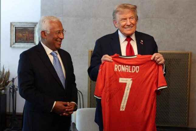 Kriştianu Ronaldu Donald Trampa forma hədiyyə edib