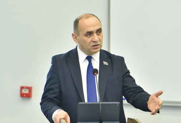 "Məktəblərdə hər bir şagirdin dilinə diqqət yetirilməlidir" - Millət vəkili