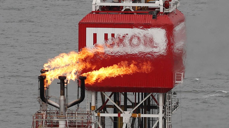 İki NATO ölkəsi "Lukoil"un zavodlarını Trampın sanksiyalarından qorumağa çalışır - "Politico"