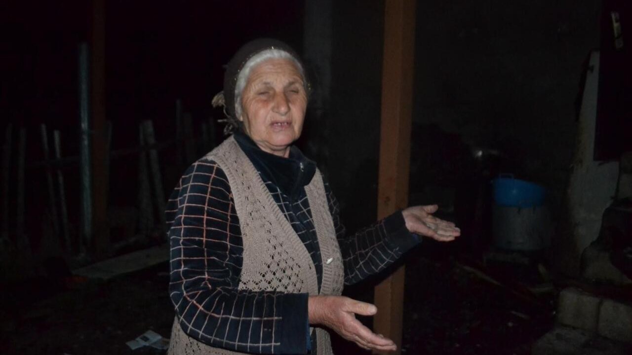 Azərbaycanda avtomobildə başlanan yanğın evi alovlandırdı - VİDEO