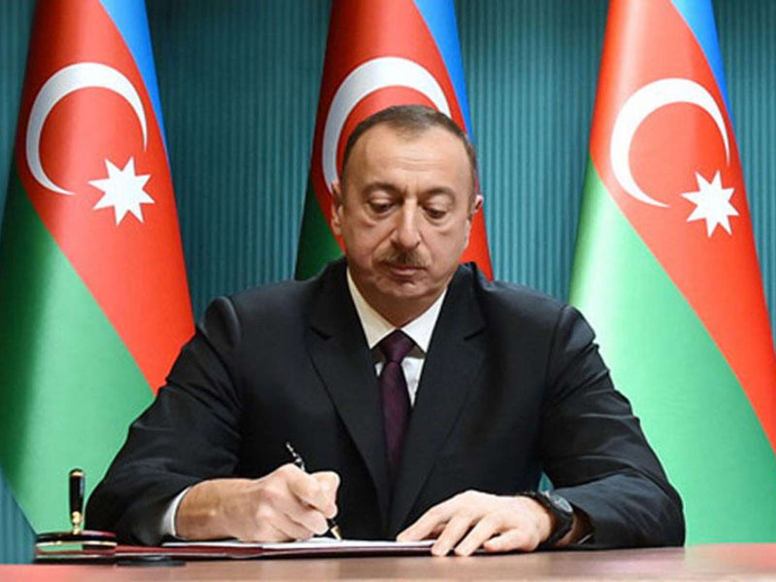 Prezident Baş prokuror vəzifəsinə namizəd irəli sürdü