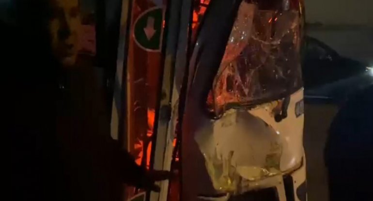 Bakıda iki sərnişin avtobusu toqquşub: xəsarət alanlar var
