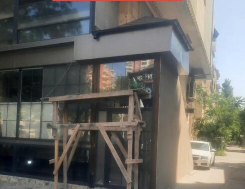 Nəsimi rayonunda qanunsuz tikinti-Hansı məmur səkinin zəbt olunmasına icazə verib? - VİDEO + FOTO