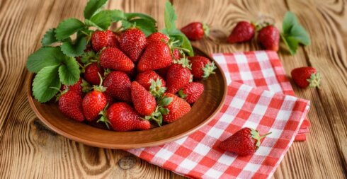 Bazara çiyələk almağa gedəndə özünüzlə salfet götürün - AĞILLI ÜSUL