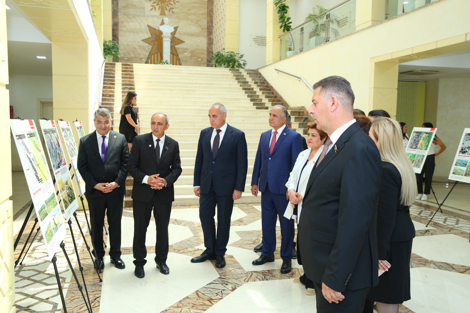 Binəqədidə Qərbi Azərbaycanla bağlı kitabın təqdimatı - FOTO