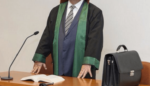 İki vəkilə xəbərdarlıq edilib, birinin isə fəaliyyəti müvəqqəti dayandırıldı