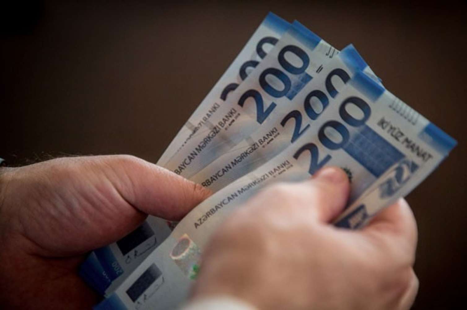 Bu şəxslərin maaşı bir ayda 240 manatdan çox artdı