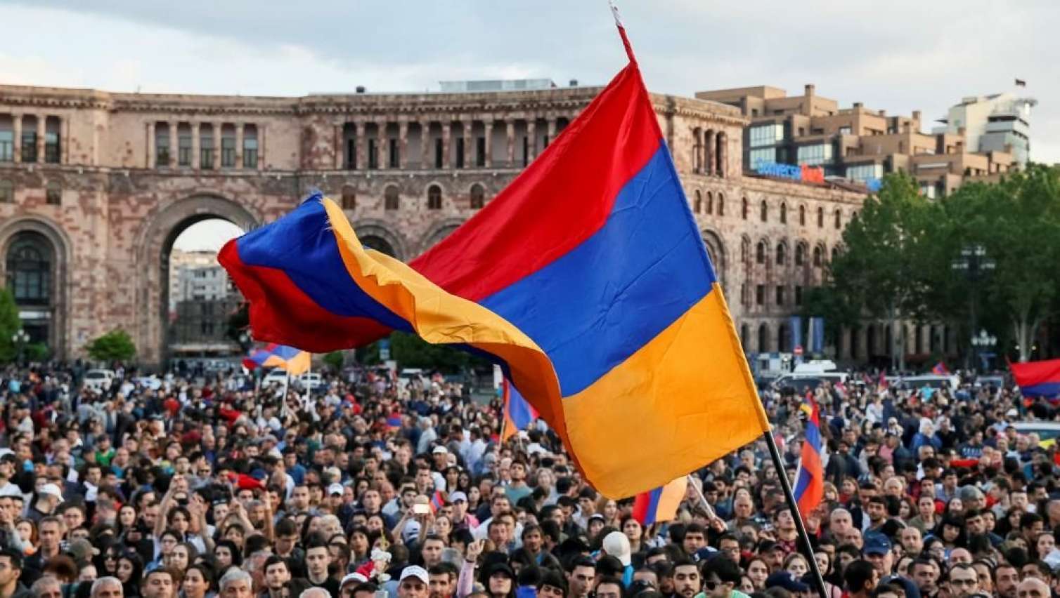 Karapetyana dəstək aksiyası başladı