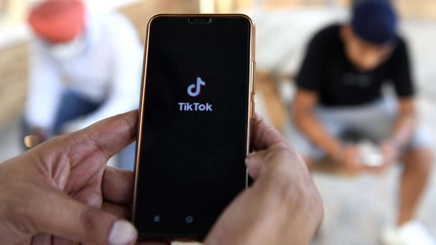 Arvadının TikTok yazışmasını tutdu, 20 bıçaq zərbəsi ilə öldürmək istədi - TƏFƏRRÜAT