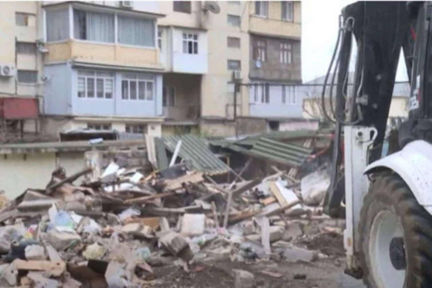 Vətəndaş evdən çıxmırsa, əmlakı uçurula bilər? – Tanınmış hüquqşünas açıqladı