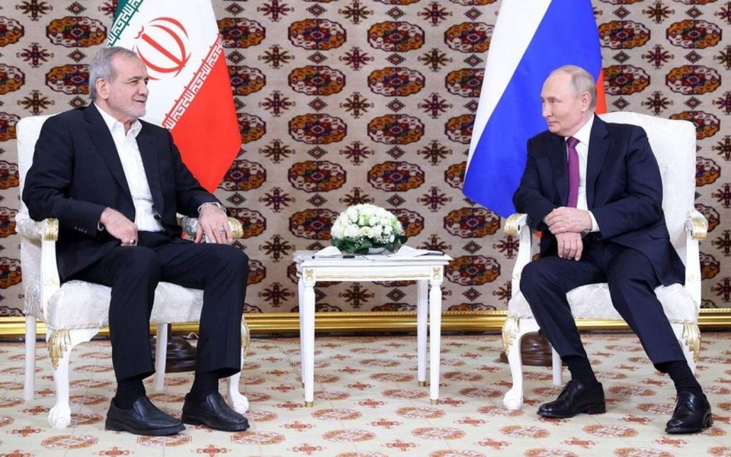 Putin Pezeşkianla danışdı