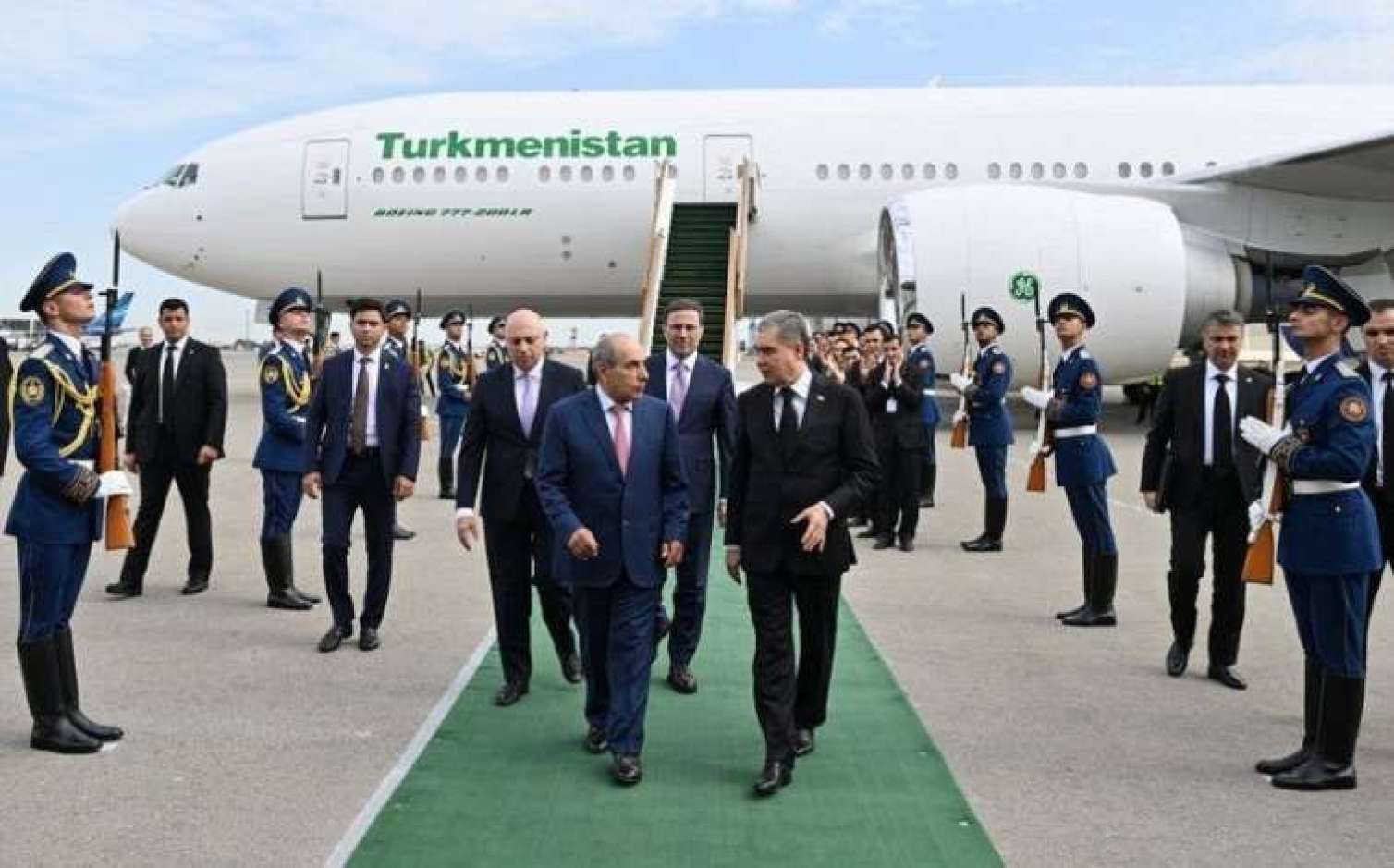 Berdiməhəmmədov Bakıya “əlidolu” gəlib? – Xəzər dibi ilə kəmər, DTT və Qarabağ...