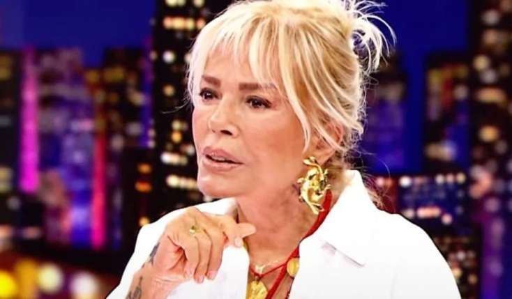 “Xərçəng saçlarımı tökdü, parik taxıram” - Müğənni