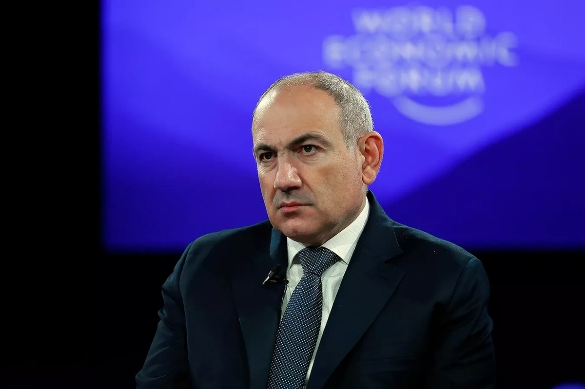 Paşinyanın təyyarəsi Moskva hava limanına eniş edə bilmədi