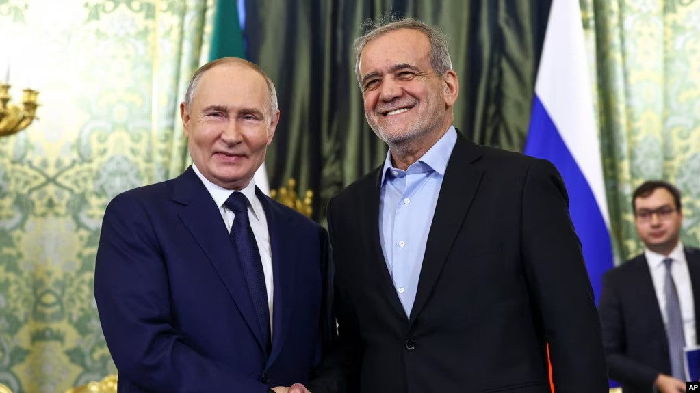 Pezeşkianla Putinin görüşü olub