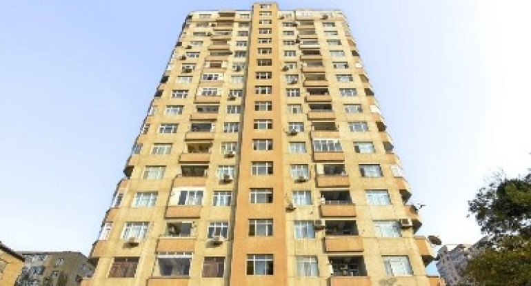 Yanan binanın sakinlərinə TƏZMİNAT AYRILDI