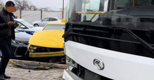 Naxçıvanda zəncirvari qəza: Avtobus dörd avtomobilə çırpıldı – VİDEO