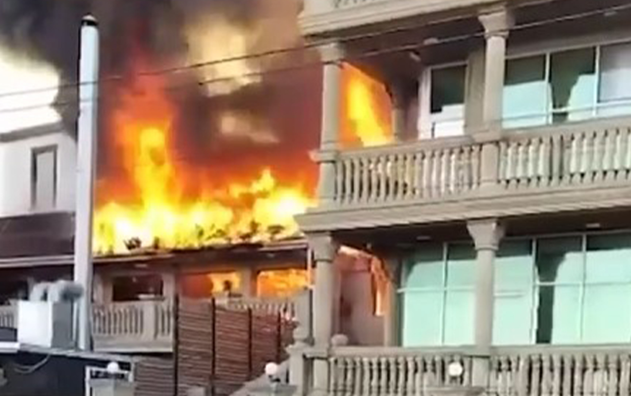 Sumqayıtda hotel yanır - Video