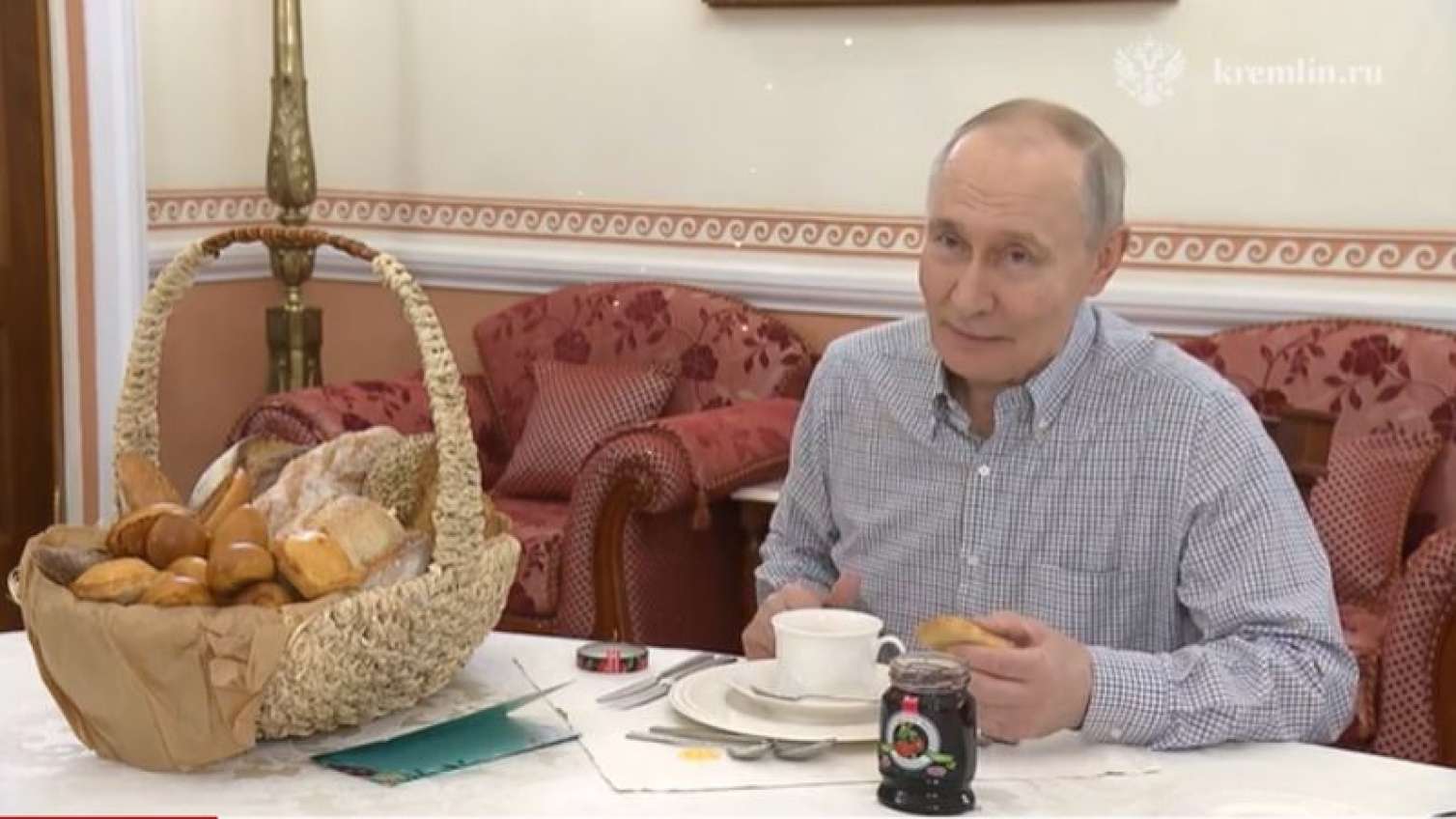 Rusiyada iş adamı Putinə "pirojki" göndərdi
