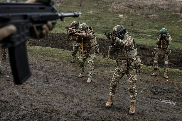 Ukrayna Silahlı Qüvvələrinin komandiri çaxnaşma səbəbindən batalyon qərargahının təslim olduğunu bildirib