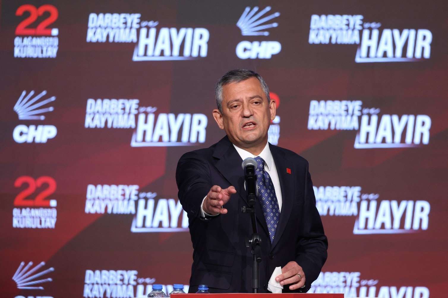 Özgür Özəldən yunan jurnalistə SƏRT CAVAB: Cəsarətiniz varsa... - VİDEO