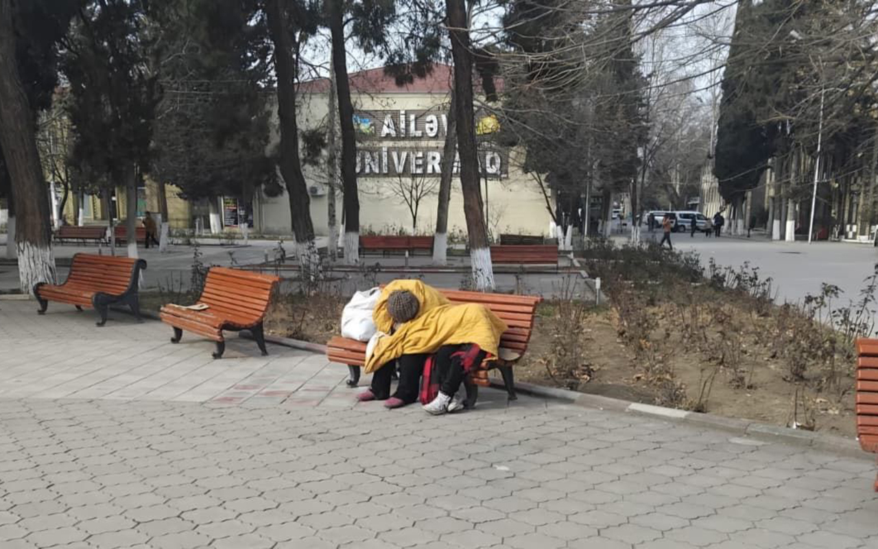 Tovuzda küçədə yaşayan ana və oğlu ilə bağlı - Rəsmi açıqlama