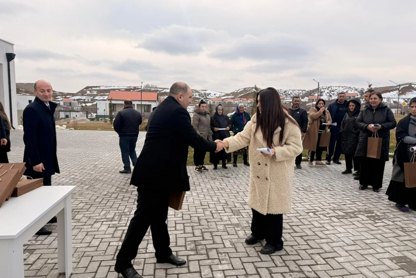 Növbəti köç karvanı Horovlu kəndinə çatıb, açarlar təqdim olunub