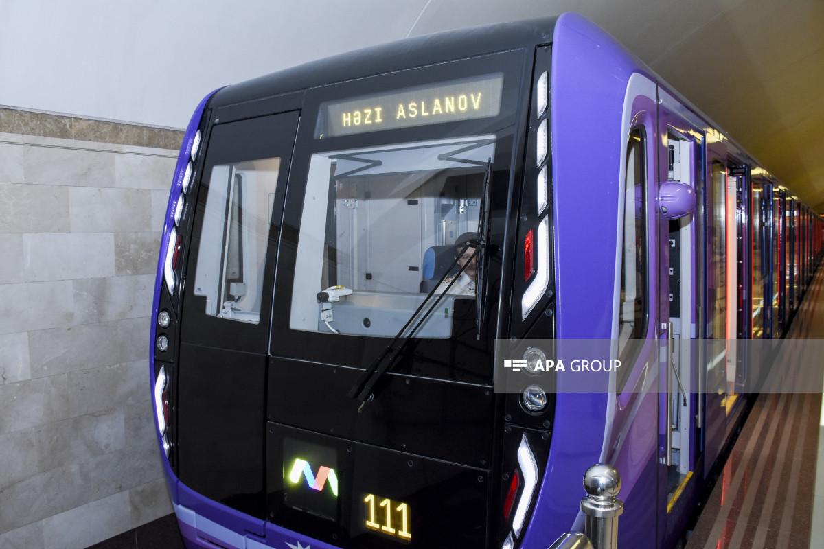 Metroda qatarların hərəkəti ləngiyir