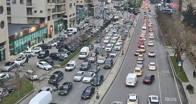 14 yolda tıxac yarandı - Siyahı