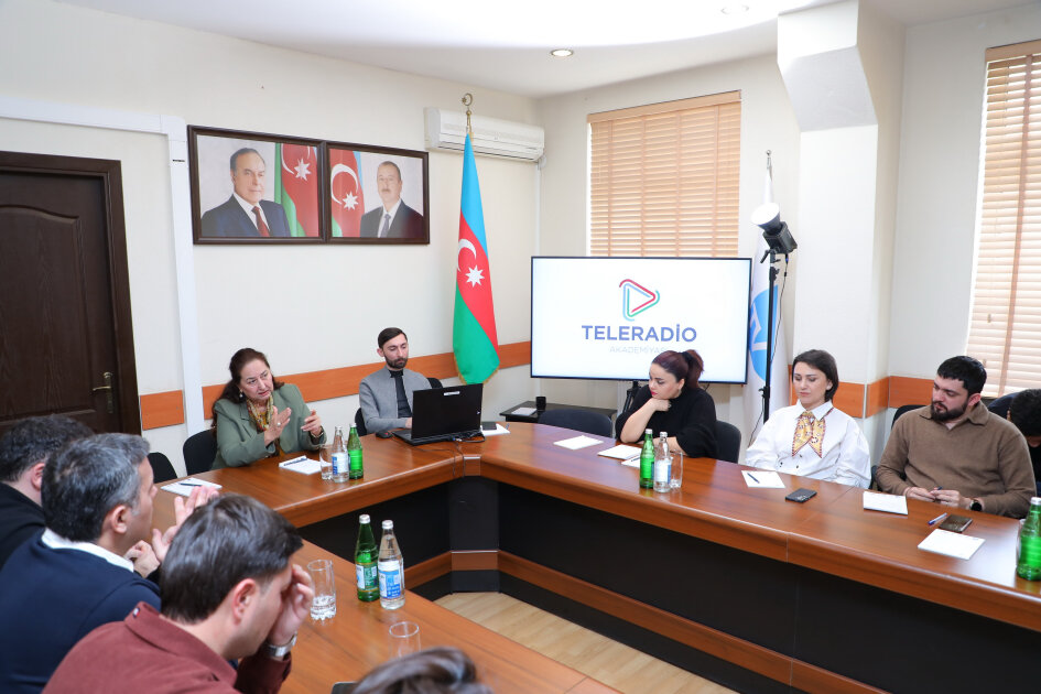 “Savadlı danışıq, xəbər dilində məsuliyyət” mövzusunda təlim keçirildi