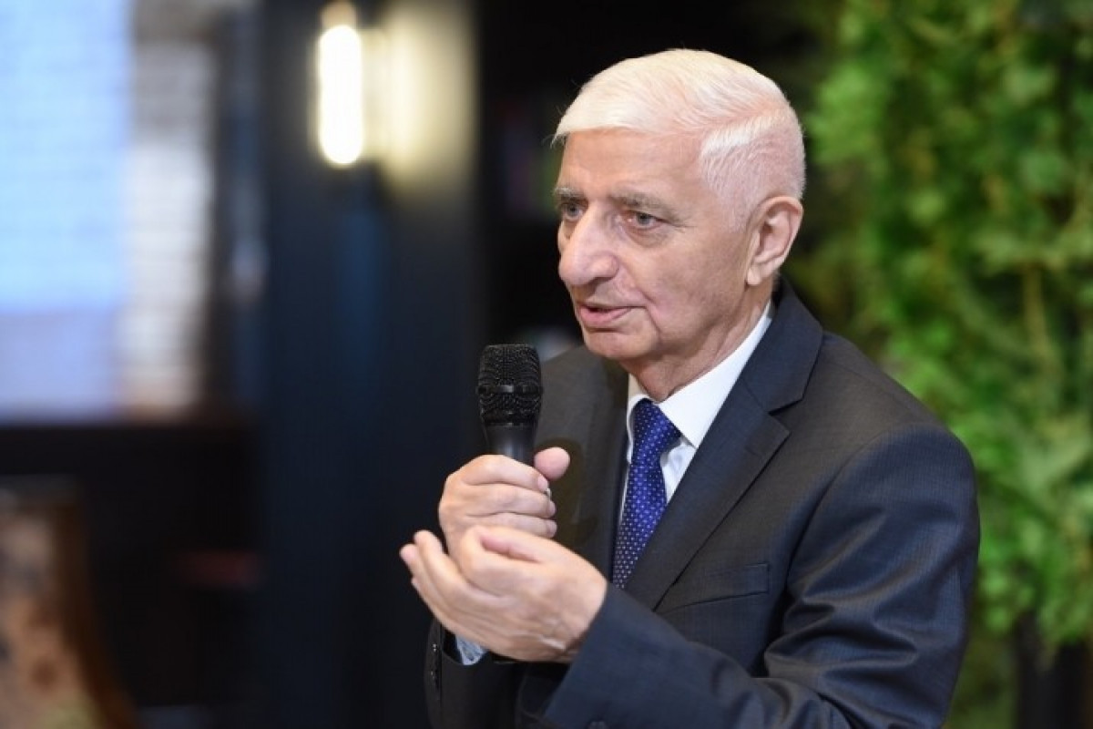 Ağdaşda məktəbə Xalq şairi Fikrət Qocanın adı verilib