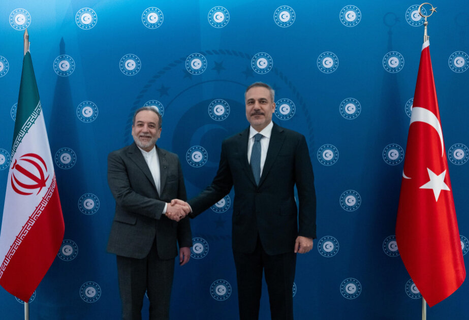 Hakan Fidan Abbas Əraqçi ilə danışdı - Savaş təhlükəsi var?