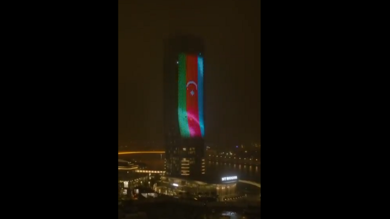 Belqraddakı bina Azərbaycan və Serbiya bayraqlarının rəngləri ilə işıqlandırıldı