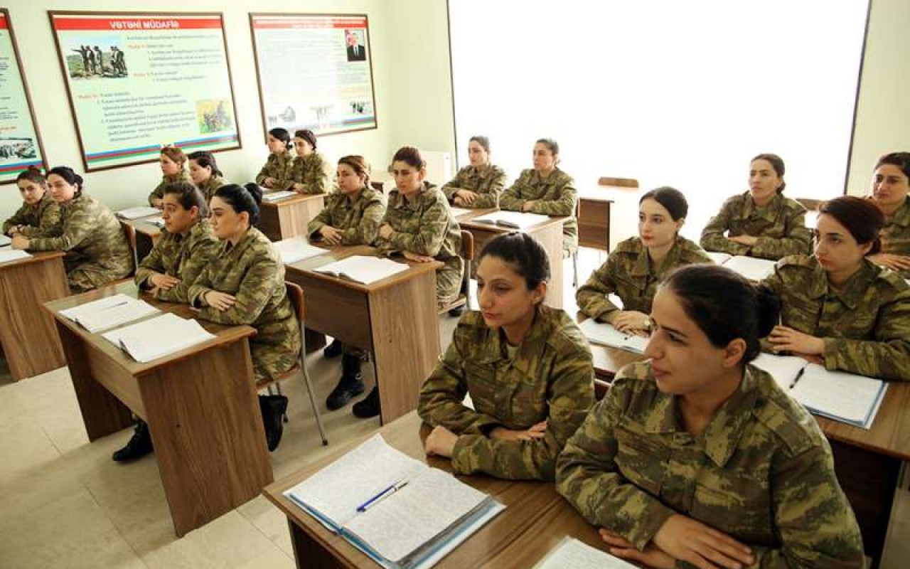 Qadın hərbçilər üçün MAXE müddəti 3 ildən 6 ayadək azaldılır