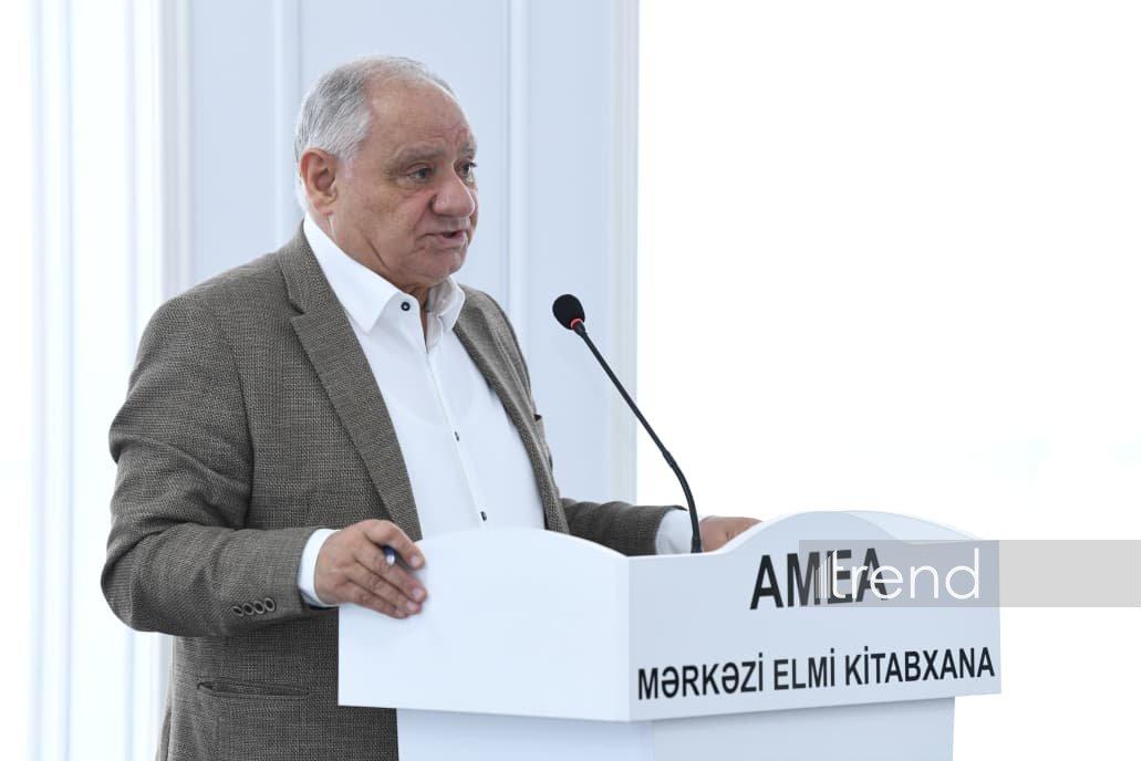 Dildə ən ciddi problemlərdən biri danışdığı kimi yazmaq və yazdığı kimi danışmaqdır - Qulu Məhərrəmli