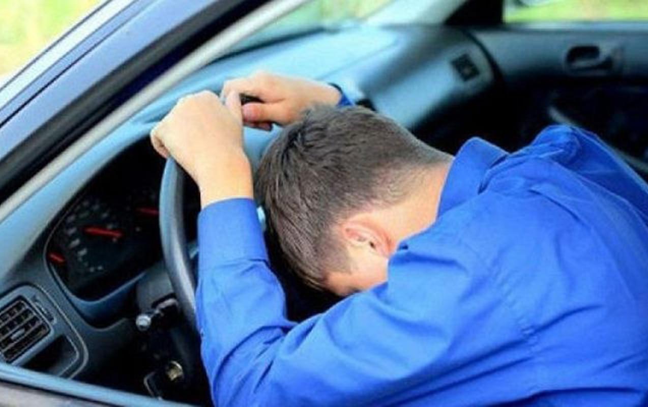Prospektdə qalan maşından 27 yaşlı oğlanın meyiti tapıldı