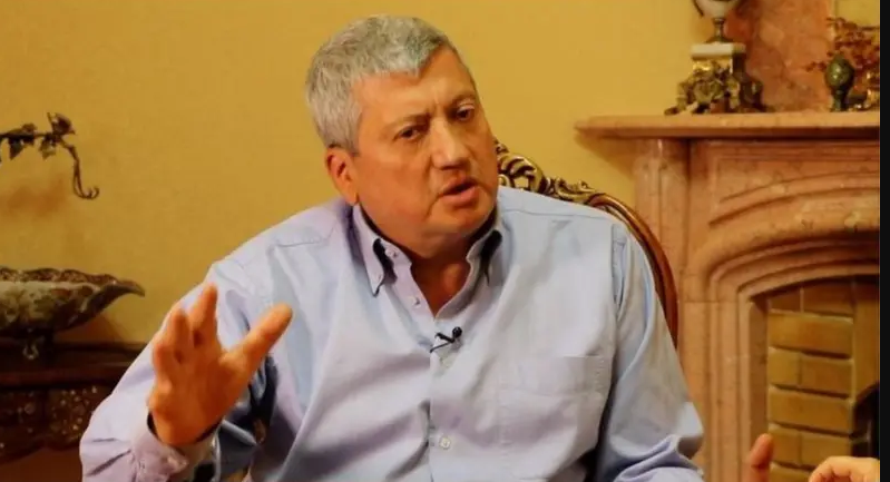 “Belə çıxır ki, Kremli ittiham edən ‘beşinci kolon’dur, Kremlin siyasətini maskalayan isə “demokrat”?