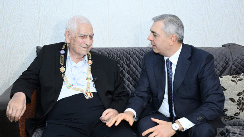 Xalq şairi Nəriman Həsənzadəyə “Heydər Əliyev” ordeni təqdim edildi