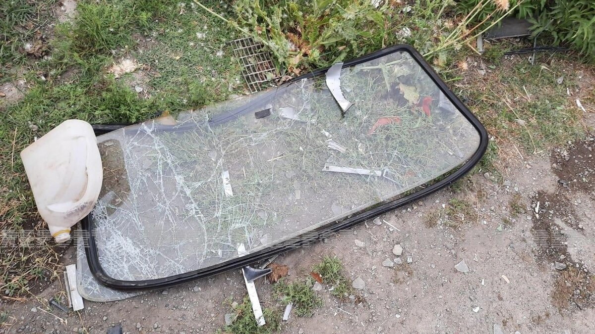Avtomobil ağaca çırpıldı, 4 yaşlı sürücü öldü