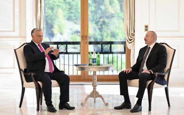 İlham Əliyev Viktor Orbanla danışdı
