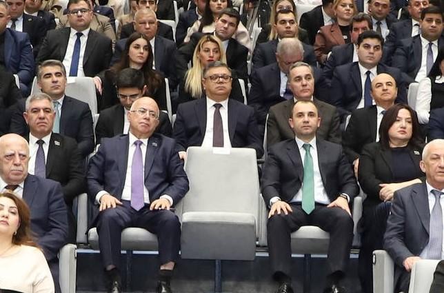 “BİZİ BURA KINOYA BAXMAĞA ÇAĞIRIBLAR?” – Komitə sədri əsəbləşərək tədbiri tərk edib + FOTOLAR